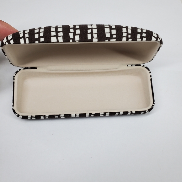 Vera Bradley Hard Eyeglass Case in Classic Brown and White Staggered Print NWOT. - Picture 4 of 8